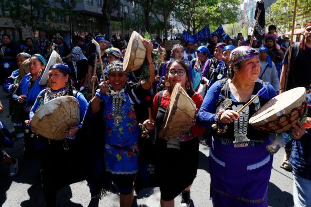 Las parlamentarias consideran que los pueblos indígenas dejaron de ser una prioridad para el Ejecutivo. Foto: Dragomir Yankovic/Aton Chile