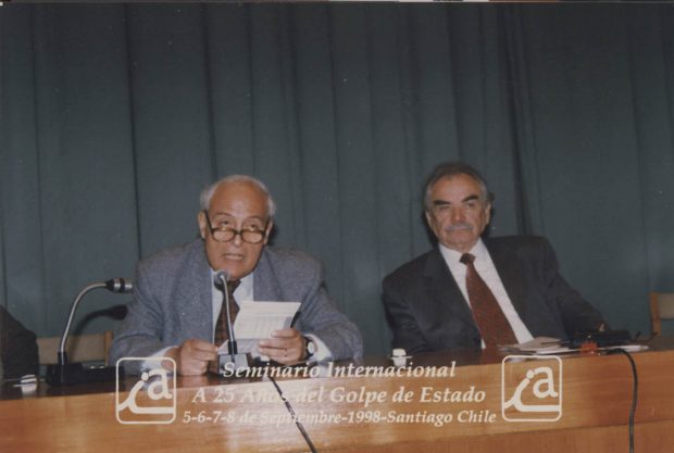 José Cademártori durante una actividad por los 25 años del Golpe de Estado. Foto: Biblioteca del Congreso Nacional.