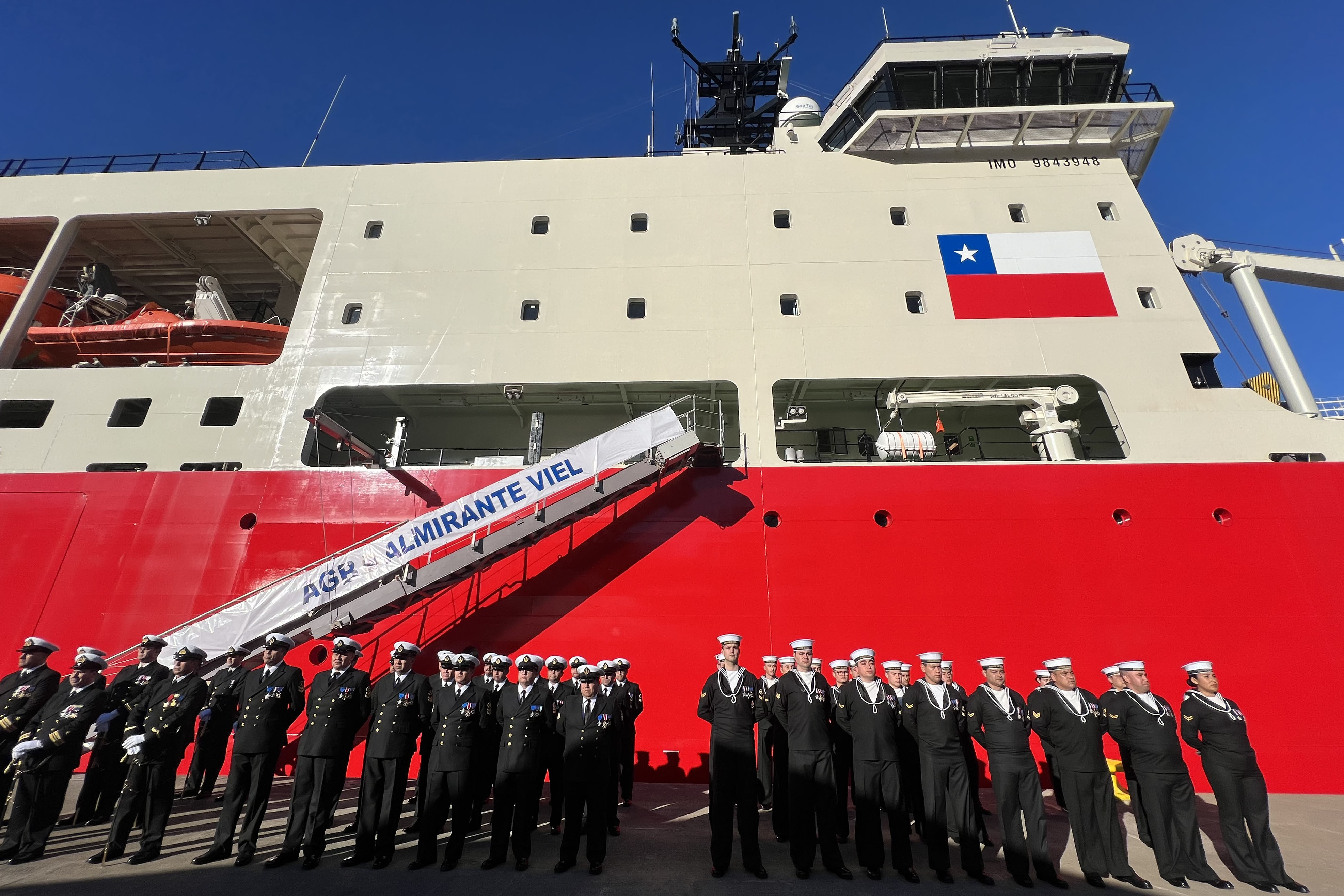 Talcahuano 3 de julio 2024.
Se lleva a cabo la ceremonia de entrega y comisionamiento del buque rompehielos Almirante Viel.
 
Carlos Acuna/Aton Chile