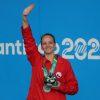 Nadadora chilena, Kristel Köbrich, recibe medalla en los Juegos Panamericanos Santiago 2023.