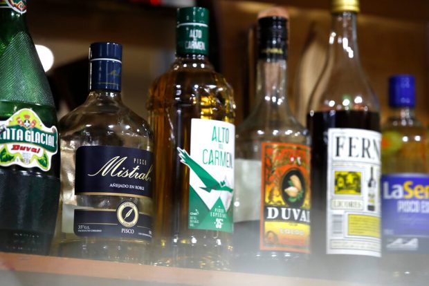 Expertos celebran entrada en vigencia de ley de etiquetado en alcoholes: “Se recuerda que es una sustancia que produce daño”