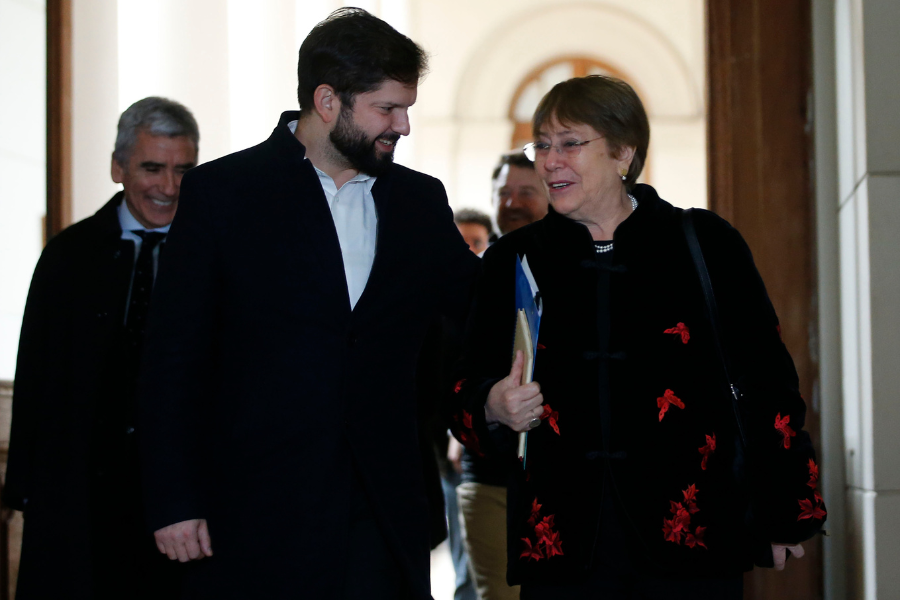 Presidente Gabriel Boric junto a la ex mandataria Michelle Bachelet
