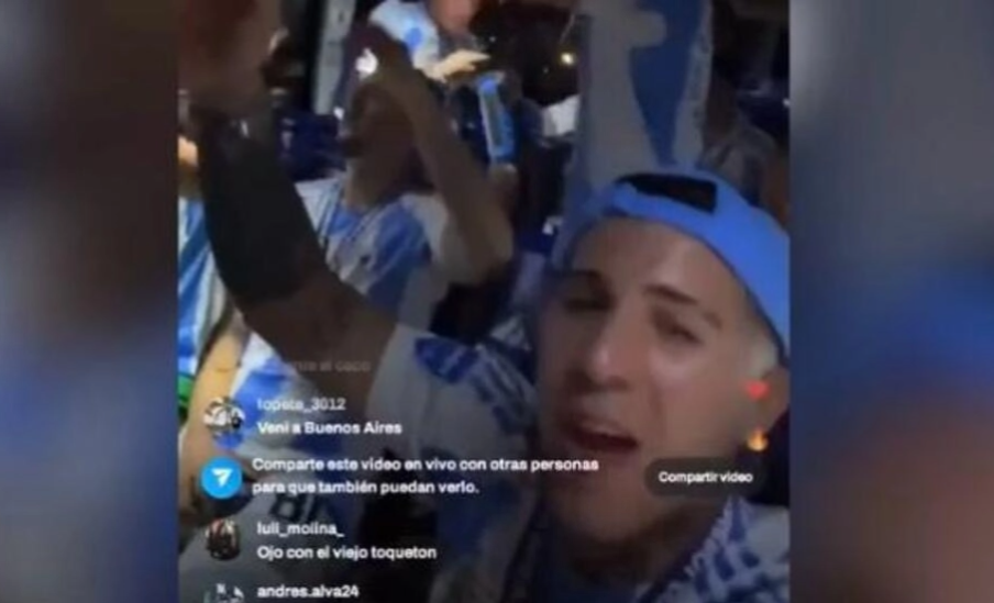 Captura de pantalla del vídeo que circula en redes sociales mostrando a jugadores argentinos, tras ganar la Copa América, entonando cánticos racistas contra la selección francesa de fútbol. © Live Instagram.
