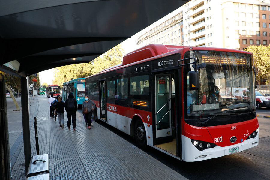 El panel de expertos había recomendado un alza de $20 para el transporte público. Foto: Dragomir Yankovic/Aton Chile.