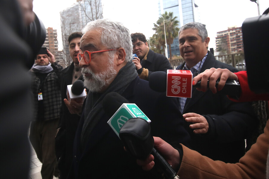 Abogado Luis Hermosilla al llegar a la Fiscalía Oriente.