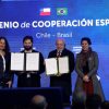 El Presidente Gabriel Boric, junto a su par de Brasil, Luiz Inácio Lula da Silva, encabeza la firma del Convenio de Cooperación Espacial entre ambos países en el Museo Aeronáutico y del Espacio en la comuna de Cerrillos.