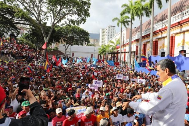 El presidente de Venezuela, Nicolás Maduro, durante una manifestación de apoyo frente al Palacio de Miraflores, en Caracas.