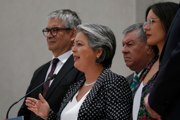 Ministra Jeannette Jara, junto al ministro Mario Marcel y la vocera de Gobierno, Camila Vallejo