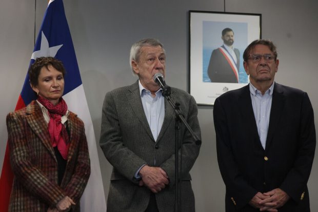 Canciller Van Klaveren: “Es probable que Edmundo González haya ganado la elección”