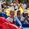 Varias personas durante la manifestación por la movilización de la esperanza a la caravana de la libertad en las próximas elecciones de Venezuela, en la Plaza de España, a 21 de julio de 2024, en Madrid (España). Nicolás Maduro es uno de los 10 candidatos presidenciales que participarán de estos comicios el próximo domingo 28 de julio, aunque su principal contrincante es Edmundo González Urrutia, que representa a la oposición mayoritaria y lidera las encuestas de intención de votos. El Consejo Nacional Electoral de Venezuela (CNE) convocó el 20 de junio a que los 10 candidatos presidenciales firmaran un acuerdo para aceptar los resultados de las elecciones.
Diego Radamés / Europa Press
21/7/2024