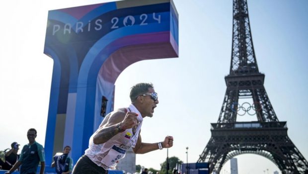 "Aún no lo asimilo", dijo a RFI Brian Pintado justo después de llevarse el oro en los 20 km marcha, este 1 de agosto de 2024 en París. AP - Vadim Ghirda