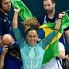 Rebeca Andrade celebra la medalla de oro que ganño en ejercicios de suelo en los Juegos Olímpicos de París-2024 el 5 de agosto de 2024 © Lionel BONAVENTURE / AFP