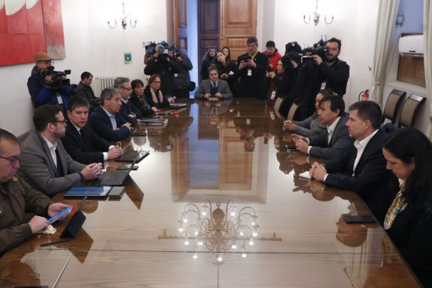 Personeros de ENEL se reúnen en La Moneda para una reunion con el subsecretario del interior, Manuel Monsalve, en el marco de los cortes de electricidad
Dragomir Yankovic/Aton Chile