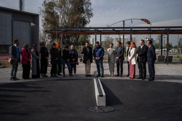 Autoridades en la inauguración del Camino por la Memoria en el Parque Estadio Nacional.