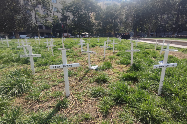 Intervención en Plaza de la Constitución en recuerdo de docentes fallecidos