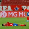 El jugador de la seleccion chilena Vicente Pizarro, se lamenta durante el partido de la primera rueda de las eliminatorias al mundial de 2026 disputado en el estadio Nacional de Santiago, Chile.