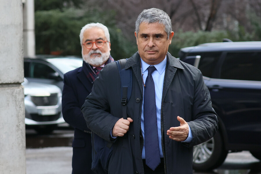 Luis Hermosilla, acompañado de su hermano y abogado defensor, Juan Pablo Hermosilla, luego de entregar su declaración ante Fiscalía Oriente por caso audios.