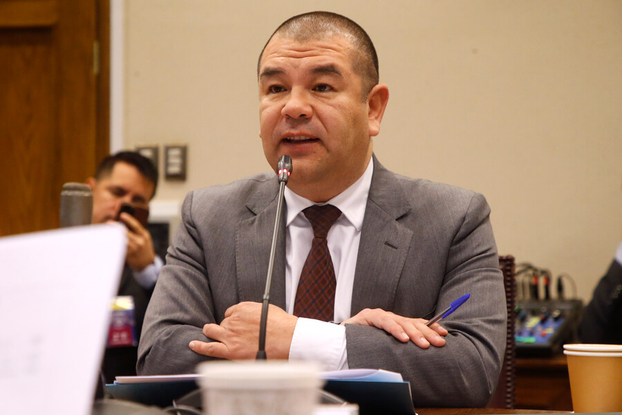 El Superintendente de Salud, Víctor Torres, asiste a la Comisión de Salud del Senado.