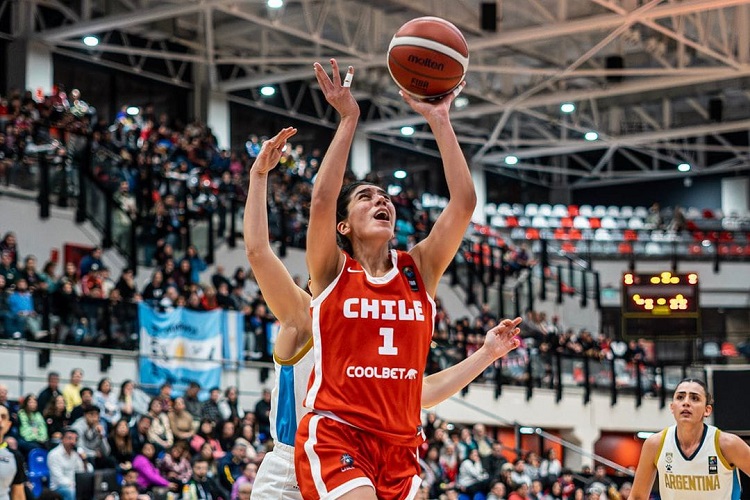 El equipo chileno cayó duramente ante Argentina en el cierre de la fase de grupos. Foto: chilebasket.cl