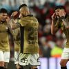 Los jugadores de Colo Colo, Arturo Vidal, centro, y Esteban Pavez, derecha, durante el partido de copa libertadores contra River Plate disputado en el estadio Monumental en Buenos Aires, Argentina.
24/09/2024
Alejandro Pagni/Photosport