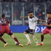 El jugador de Colo Colo Arturo Vidal, centro, disputa el balon contra Claudio Echeverri de River Plate durante el partido de copa libertadores disputado en el estadio Monumental en Santiago, Chile.
17/09/2024
Dragomir Yankovic/Photosport