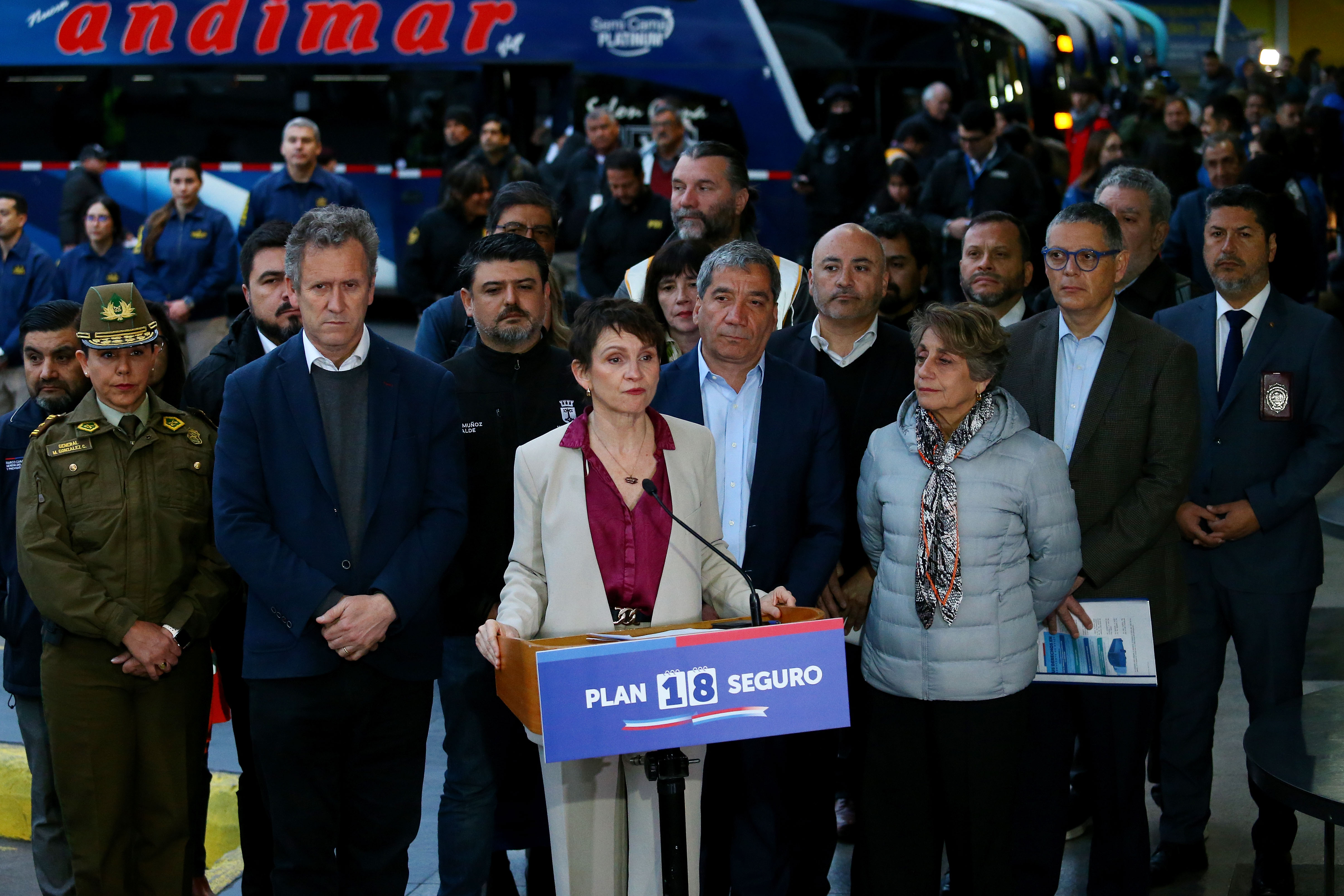 Santiago, 13 de septiembre 20024
La ministra del Interior, Carolina Tohá, junto al ministro de Transportes, Juan Carlos Muñoz, la ministra de Obras Públicas, Jessica López, delegado presidencial,  Gonzalo Durán,  y el  alcalde de Estacion central Felipe munos detalla el conjunto de acciones que se aplicarán en terminales de buses y carreteras del país con motivo de la salida masiva de viajeros por Fiestas Patrias
Edwin Navarro/Aton Chile