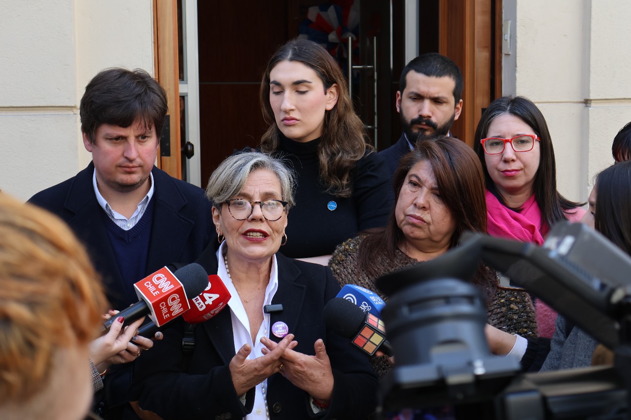 Representantes del FA interponen denuncia contra el Partido Republicano.