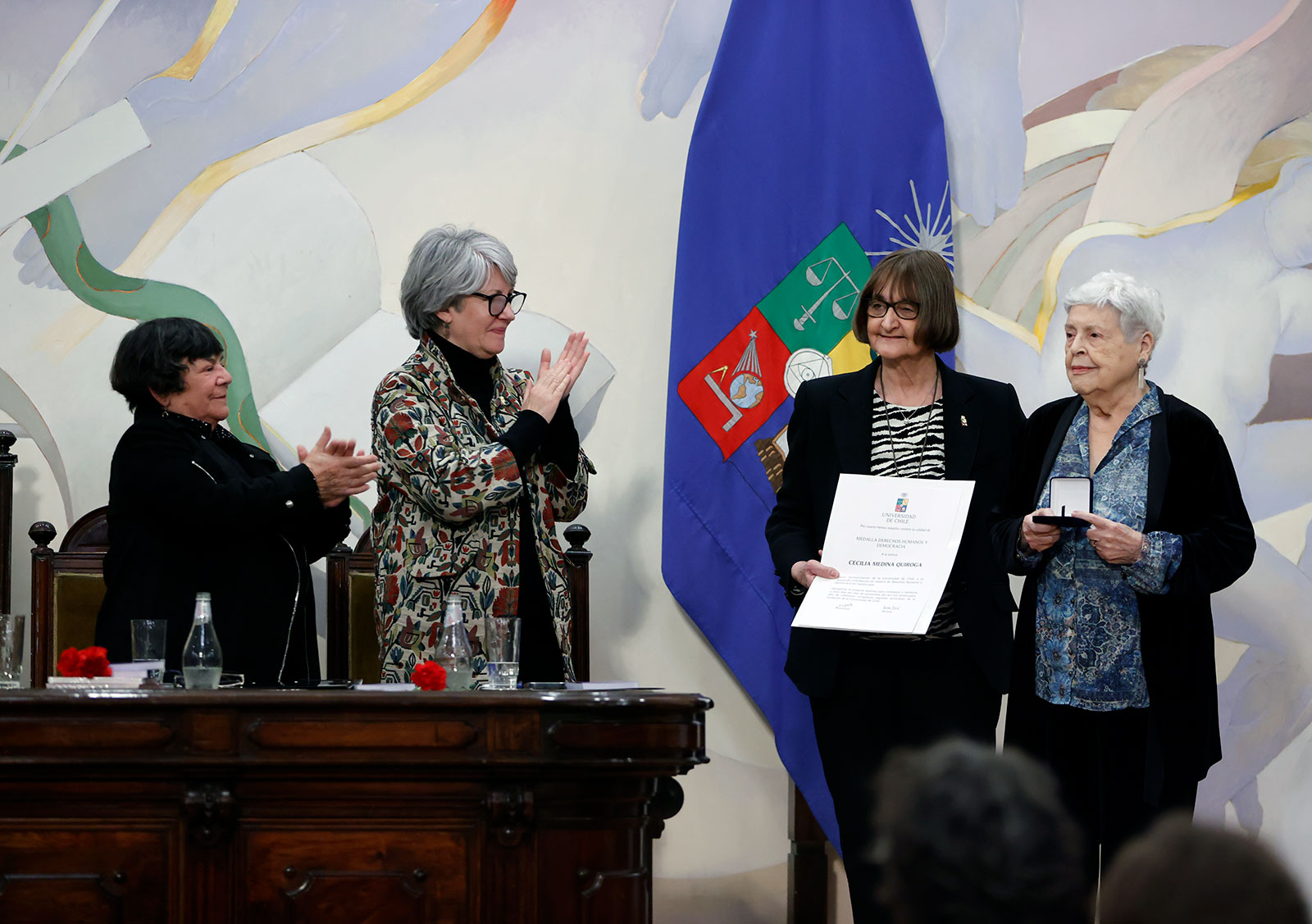 Cecilia Medina finalizó haciendo un llamado a quienes forman a nuevos y nuevas abogados, situando que “nuestro trabajo está lejos de haber concluido, los desafíos que enfrentamos hoy en materia de Derechos Humanos son quizás menos visibles, pero no menos importantes que hace más de medio siglo". Foto: Alejandra Fuenzalida