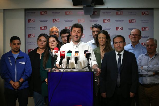 La directiva nacional de la UDI, junto a los ganadores de las elecciones municipales 2024.