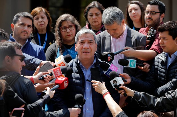 El delegado presidencial de la Región Metropolitana, Gonzalo Durán, tras detonación de explosivo al interior del Internado Nacional Barros Arana (INBA). 