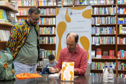 Firma de libro "Yo, mediador (a)", por su autor Felipe Munita.