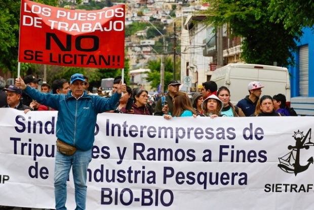 Manifestacion de pescadores fuera del Congreso Nacional por discusión de Ley de Fraccionamiento / Foto: Agencia Aton 