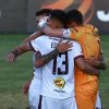 Los jugadores de Melipilla celebran el triunfo contra Everton al final del partido de primera division disputado en el estadio Santa Laura en Santiago, Chile.
27/11/2021
Dragomir Yankovic/Photosport