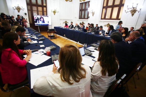 La Comisión Especial Investigadora por el caso Monsalve sesiona en la Sala de Lectura del Congreso de Santiago. 