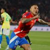 El jugador de la seleccion chilena Eduardo Vargas, celebra su gol durante el partido de la primera rueda de las eliminatorias al mundial de 2026 contra Brasil disputado en el estadio Nacional de Santiago, Chile.