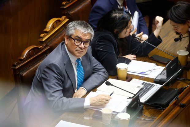 El ministro de Hacienda, Mario Marcel, durante la Sesión del Senado que discute el proyecto de Ley de Presupuesto 2025.