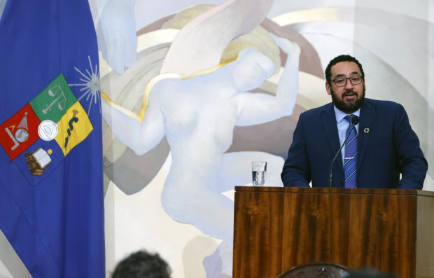 Ministro de Educación, Nicolás Cataldo, en la ceremonia de aniversario de la Universidad de Chile.