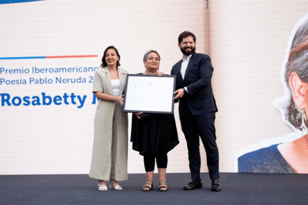 Gobierno entrega el Premio Iberoamericano de Poesía Pablo Neruda 2024, a la poeta nacional Rosabetty Muñoz. 