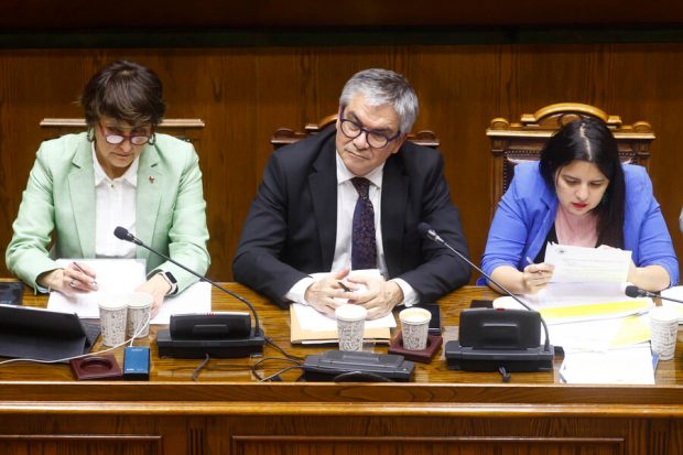 Ximena Aguilera, Mario Marcel y Javiera Martinez, en sesion del Senado