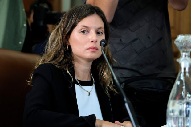 La fiscal Constanza Encina durante la sesión donde revisaran los recursos de apelación de la Fiscalía y querellantes en contra de resolución que revocó la prisión preventiva de Cathy Barriga. Foto: Agencia Aton 