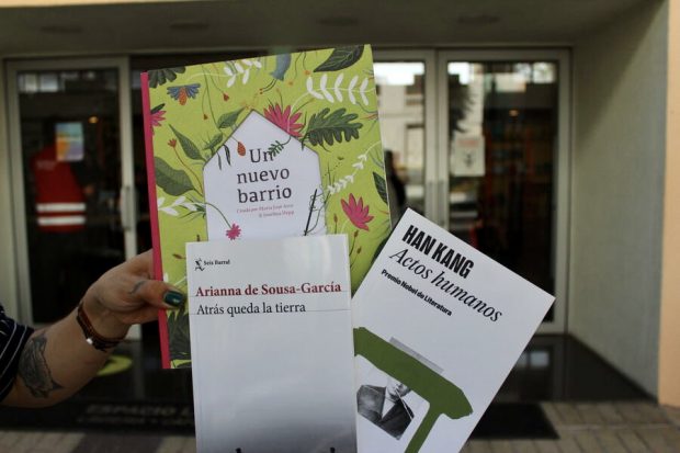 Libros disponibles en el Espacio Literario de Ñuñoa. Foto: Pilar León