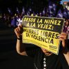 Cartel de la Red Chilena contra la Violencia hacia las Mujeres que dice: "Desde la niñez a las vejez: mujeres libres de violencia".