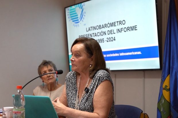  La directora ejecutiva de Latinobarómetro, Marta Lagos, en la presentación del del estudio “Latinobarómetro 2024: La Democracia Resiliente”