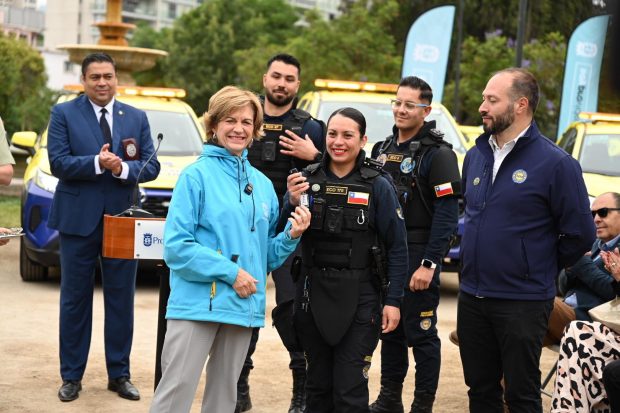 Matthei encabeza entrega de nueva flota vehiculos para la comuna