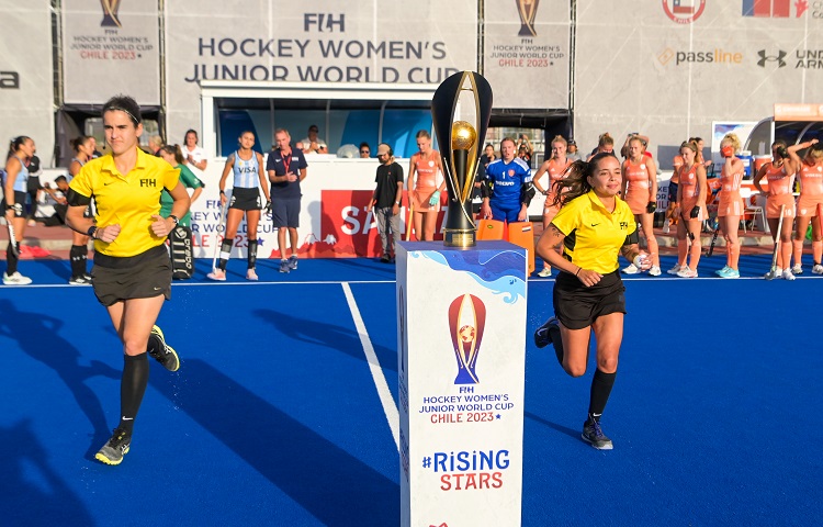 SANTIAGO - 02023 FIH Junior World Cup Women 48 NED v ARG (Final) Picture:  Line Up UmpirePAZOS Victoria (PAR) Umpire	SERGEANT Magali (BEL) COPYRIGHT WORLDSPORTPICS FRANK UIJLENBROEK