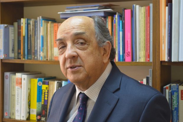 Víctor Salas, economista de la Universidad de Santiago. Foto: FAE Usach