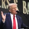 El presidente de los Estados Unidos, Donald Trump, en la Cumbre de Creyentes en West Palm Beach, Florida.