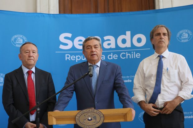 Punto de prensa de los senadores Juan Antonio Coloma, José García Ruminot y Luciano Cruz Coke. 