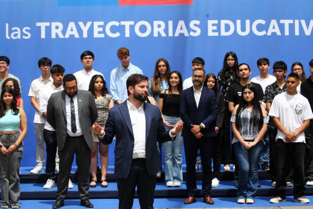 Presidente Gabriel Boric en la ceremonia de Distinción a las Trayectorias Educativas.