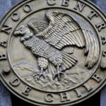 Escudo dorado del Banco Central.